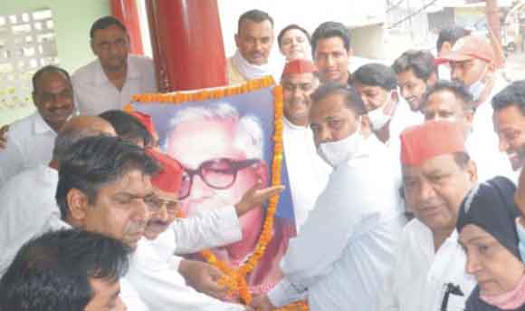 सपाइयों ने मनाई चौ. रामशरण दास की जयंती