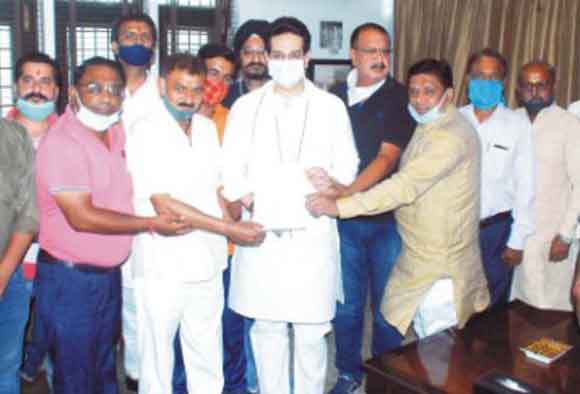 मेट्रो रेल परियोजना को सहारनपुर तक लाने की मांग, सौंपा ज्ञापन