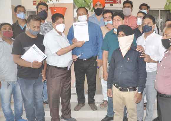 व्यापारियों की समस्याओं के खिलाफ मुख्यमंत्री को सम्बोधित ज्ञापन सौंपा