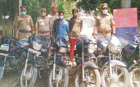 पुलिस ने दबोचे दो शातिर वाहन चोर, बाइक व असलाह बरामद