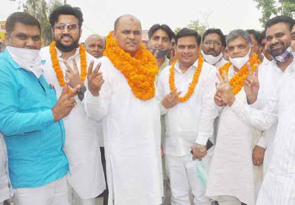कड़ी सुरक्षा व्यवस्था के बीच दाखिल किए ब्लाक प्रमुख पद के प्रत्याशियों ने अपने-अपने नामांकन
