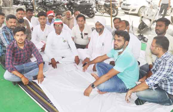 तीसरे दिन भी जारी रहा राष्ट्रीय किसान मजदूर संगठन का धरना