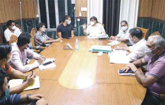 निगम के अधिकारियों व कर्मचारियों ने ग्रीन कोष में दिया एक दिन का वेतन