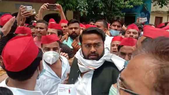 सपाईयों ने तहसील में प्रदर्शन कर राष्ट्रपति को संबोधित दिया ज्ञापन