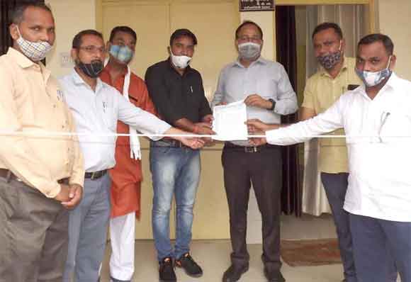 नगर विकास कर्मचारी महासंघ ने कर्मचारियों की छह सुत्रीय मांगों को लेकर उपजिलाधिकरी को सौंपा ज्ञापन
