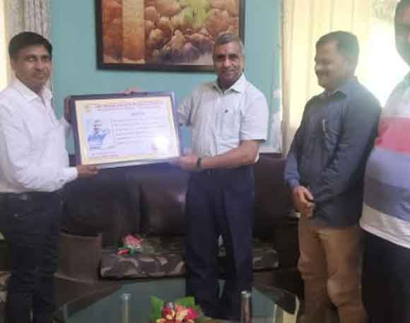 स्थानांतरण होने पर डीआईओएस को दी विदाई