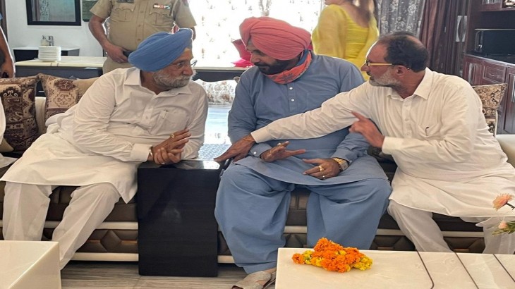 बनते-बनते बिगड़ गई बात? सिद्धू को कमान देने के खिलाफ बाजवा