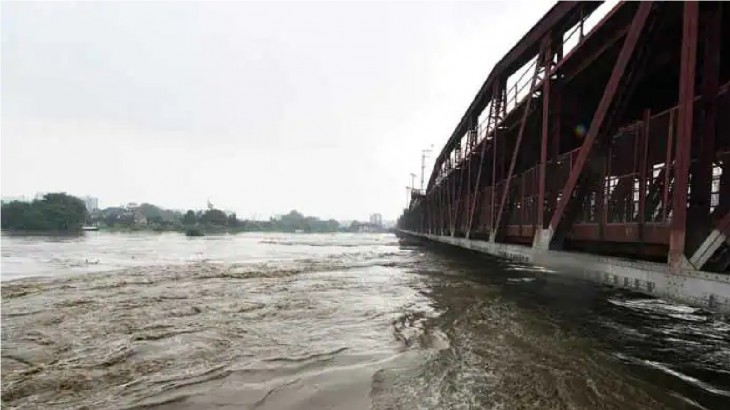 राजधानी में बाढ़ का खतरा, यमुना का जलस्तर खतरे के निशान के पास