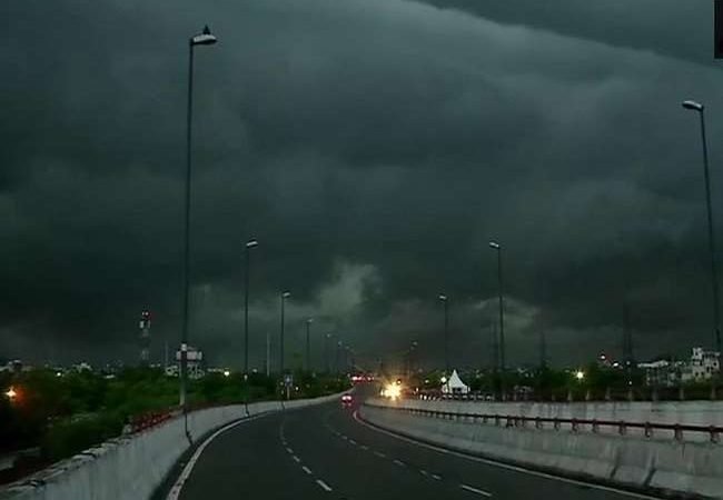 कई राज्यों में तेज बारिश का ‘रेड अलर्ट’, यूपी-बिहार-दिल्ली सहित इन राज्यों में भारी बारिश की चेतावनी