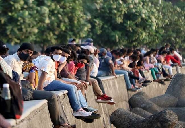 Coronavirus Updates: देश में छह दिन बाद कम हुए सक्रिय मामले, 24 घंटे में 30,549 नए केस, 422 की गई जान