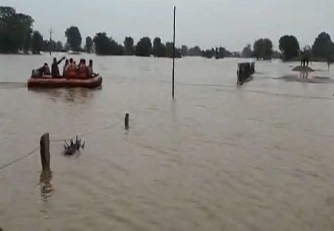 Heavy Rain in MP: मप्र के कई जिलों में बाढ़ की स्थिति, बारिश ने रोकी ट्रेन, सैकड़ों यात्री फंसे; सीएम ने बुलाई आपात बैठक