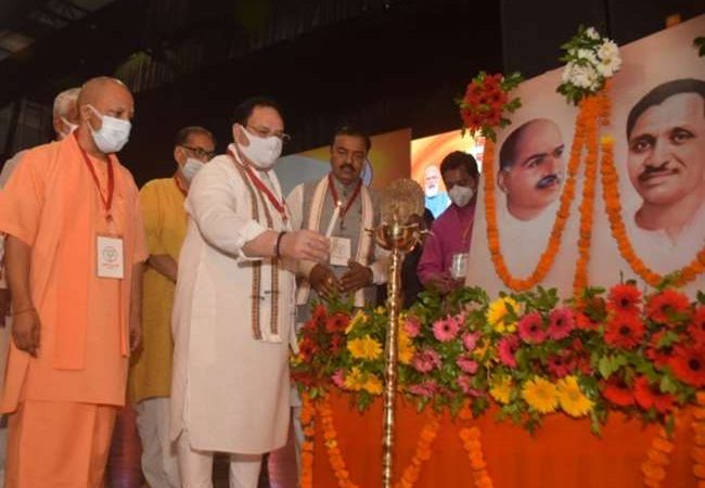 लखनऊ पहुंचे भाजपा के राष्‍ट्रीय अध्‍यक्ष जेपी नड्डा, कहा-नेता नहीं, विश्वास के कस्टोडियन बनकर करें काम
