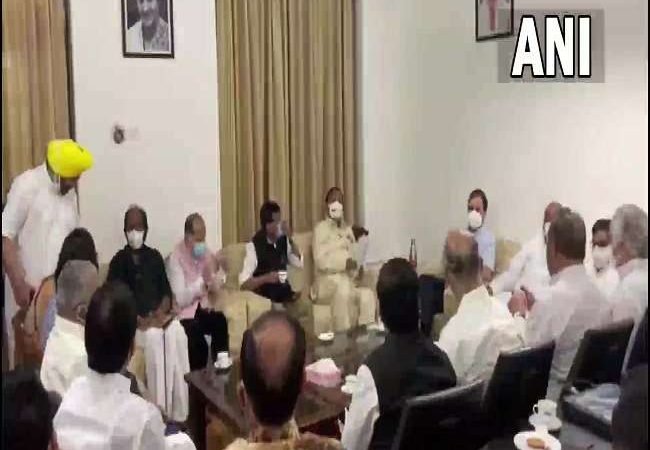 संसद के मानसून सत्र का आखिरी सप्ताह: रणनीति बनाने को लेकर कांग्रेस नेता राहुल गांधी समेत विपक्षी नेताओं की बैठक