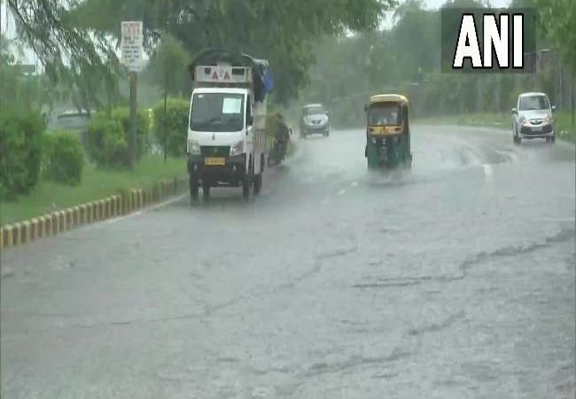 यूपी-बिहार के इन जिलों में झमाझम बारिश का अलर्ट, दिल्ली को करना होगा थोड़ा इंतजार