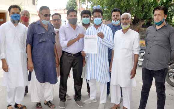प्रस्तावित वेंडर जोन के खिलाफ सौंपा ज्ञापन