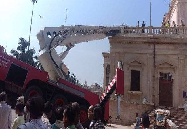 ग्वालियर नगर निगम में तिरंगा लगाते समय हादसा: तीन की मौत, नाराज शख्स ने प्रभारी नगर निगम आयुक्त को लगाया तमाचा