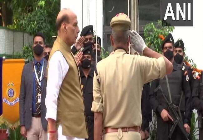 Independence Day 2021: रक्षा मंत्री राजनाथ सिंह, जी किशन रेड्डी ने फहराया तिरंगा, देश मना रहा 75वां स्वतंत्रता दिवस