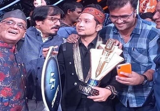 पवनदीव राजन बने इंडियन आइडल के विजेता, मिले 25 लाख रुपए और ट्रॉफी