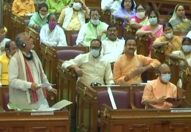 योगी सरकार ने विधानसभा में पेश किया 7301.52 करोड़ रुपये का अनुपूरक बजट, युवाओं को रोजगार के लिए 3 हजार करोड़ की व्यवस्था