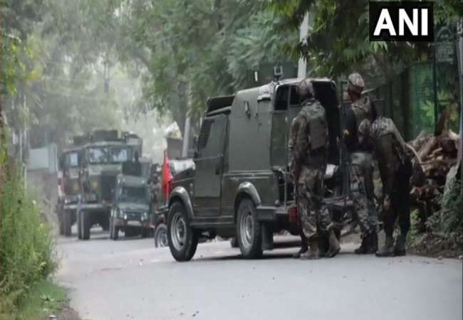 Pampore Encounter: पांपोर मुठभेड़ में हिजबुल मुजाहिदीन के दोनों आतंकी ढेर, सर्च ऑपरेशन जारी