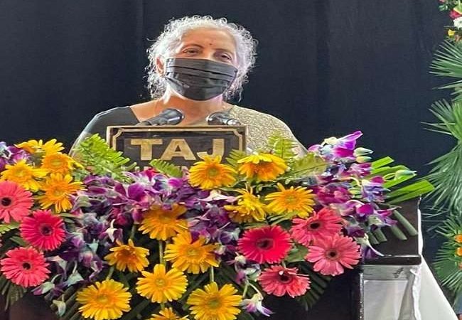 भारत वैक्सीन उत्पादन में विश्व में सबसे आगे, जल्दी दूर होगा आर्थिक संकट : निर्मला सीतारमण