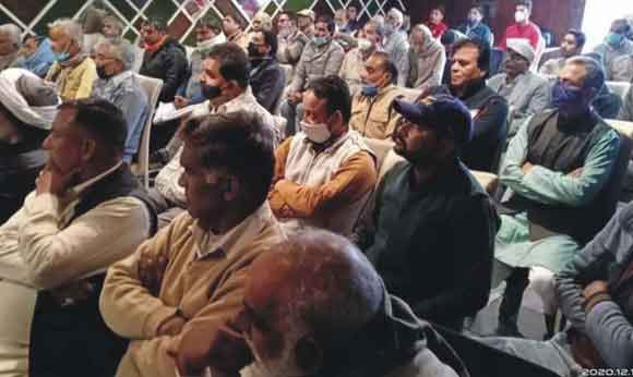 स्वतंत्रता सेनानियों का अपमान करने का लगाया आरोप