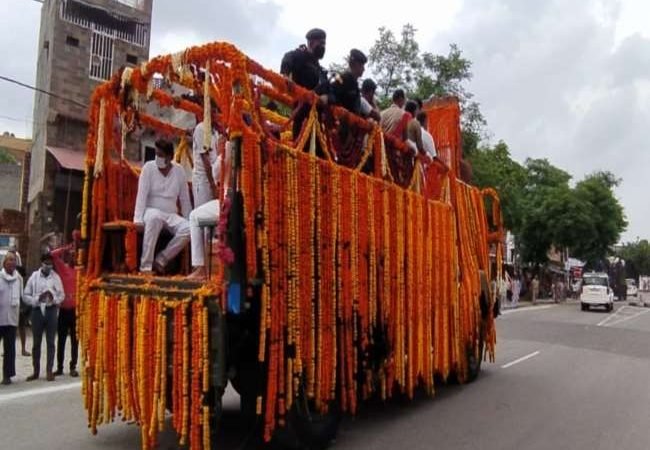 LIVE- Last Journey of Kalyan Singh: पूर्व मुख्यमंत्री कल्याण सिंह की अंतिम यात्रा बुलंदशहर के नरौरा पहुंची