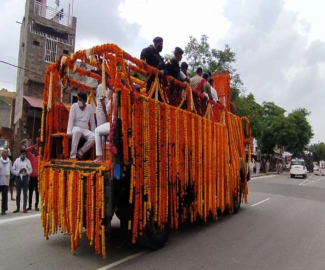 LIVE- Last Journey of Kalyan Singh: पूर्व मुख्यमंत्री कल्याण सिंह की अंतिम यात्रा बुलंदशहर के नरौरा पहुंची
