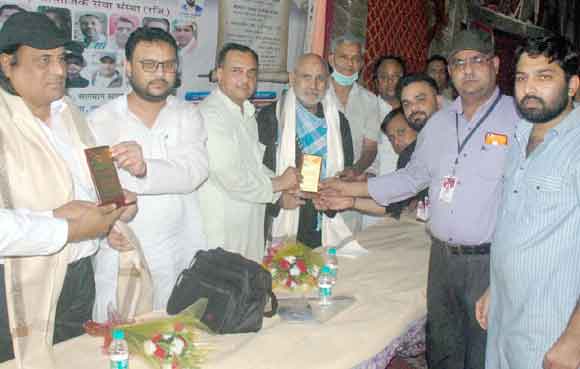 स्वतंत्रता सेनानियों के परिजनों को किया सम्मानित