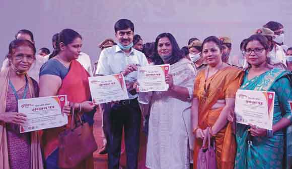 नोडल अधिकारी को राज्यमंत्री ने किया सम्मानित