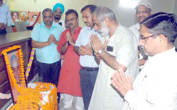 भाजपाइयों ने कल्याया सिंह को किए श्रद्धासुमन अर्पित