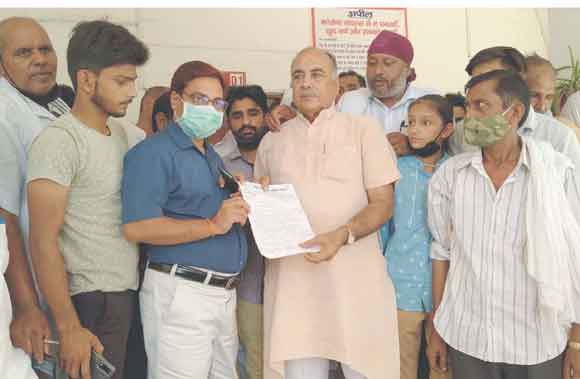बाइक रैली निकालकर किया जिला मुख्यालय पर प्रदर्शन
