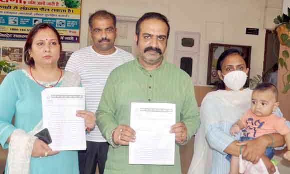 व्यापारी के आश्रितों को आर्थिक सहायता की मांग को लेकर सौंपा ज्ञापन