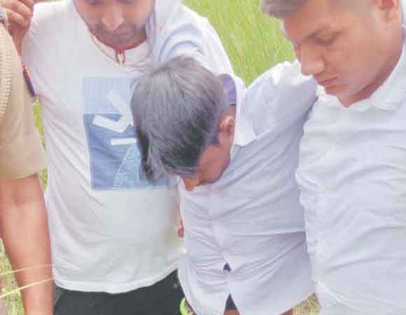 मुठभेड़ में पुलिस ने दबोचा पांच हजार का इनामी बदमाश, साथी फरार