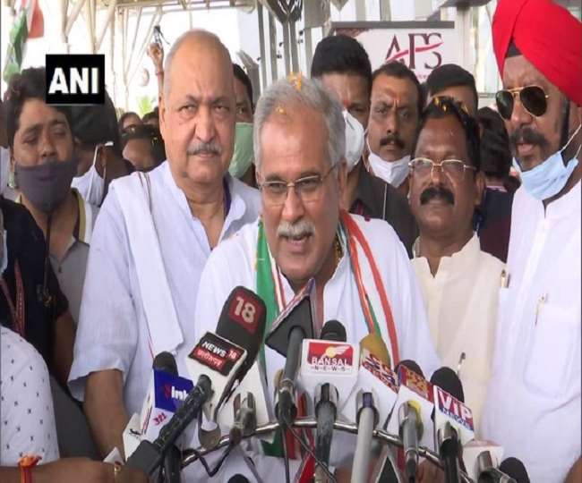 कुर्सी बचाने में कामयाब हुए CM भूपेश बघेल, राहुल गांधी को दिया छत्तीसगढ़ आने का न्यौता