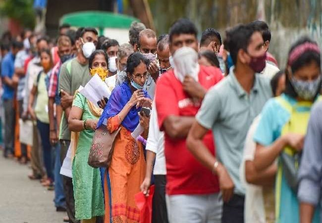 Coronavirus in India: देश में बीते 24 घंटे में 45,083 नए मामले, 460 मरीजों की मौत