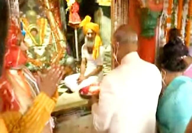 LIVE President Ayodhya Visit: राष्ट्रपति राम नाथ कोविन्द पहुंचे प्रसिद्ध पीठ हनुमागढ़ी, किया हनुमंतलाल के दर्शन