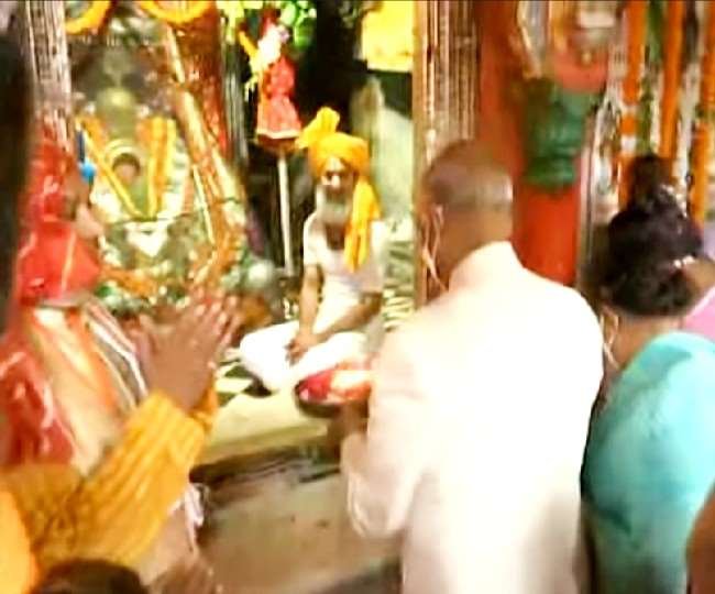 LIVE President Ayodhya Visit: राष्ट्रपति राम नाथ कोविन्द पहुंचे प्रसिद्ध पीठ हनुमागढ़ी, किया हनुमंतलाल के दर्शन