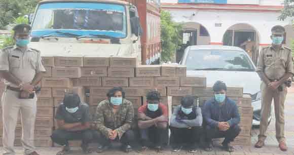 पुलिस ने दबोचे पांच तस्कर, अवैध शराब बरामद