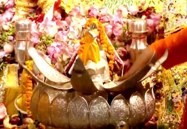 Shri Krishna Janmashtmi 2021 Update: जन्में कन्हाई, जन-जन बोला- जय कन्हैया लाल की…, मंत्रोच्चारण के बीच लाला का महाभिषेक