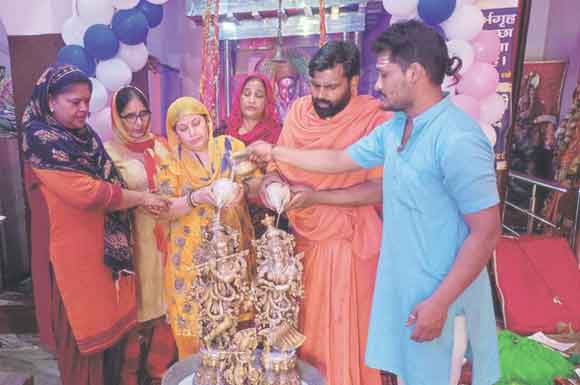 धर्म की पुनस्र्थापना के लिए अवतरित होते हैं प्रभु