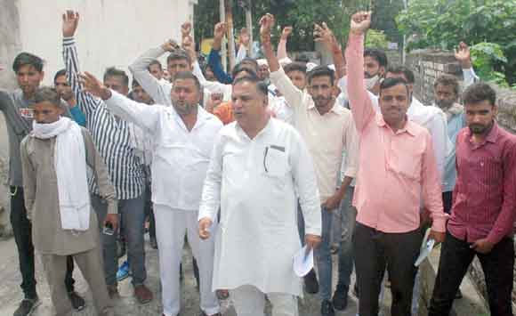 जिला पूर्ति कार्यालय पर किया प्रदर्शन