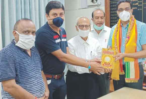 विकास कार्यों में गति लाना हमारी शीर्ष प्राथमिकता: मंडलायुक्त