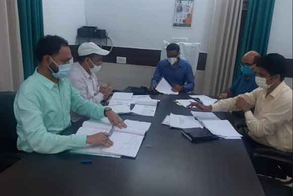 बड़े बकायेदारों को चिन्हित कर राजस्व वसूली की जाए – मण्डलायुक्त