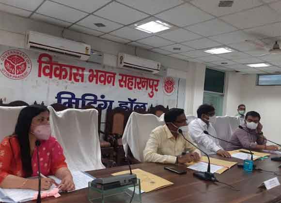 ऋण संबंधी पत्रावली लम्बित रखने वाले बैंक अधिकारियों के विरूद्ध कार्यवाही होगी – मण्डलायुक्त