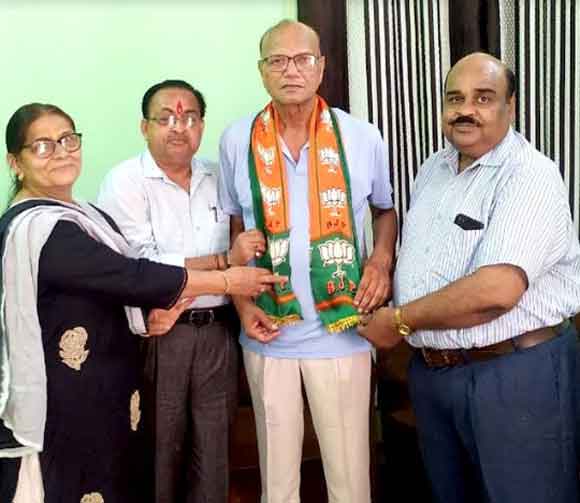 डा0 सुखपाल सिंह का किया पटका पहनाकर किया स्वागत