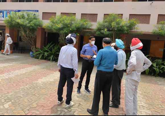 विद्यालयों में कोविड हैल्प डेस्क की स्थापना और प्रोटोकाॅल का सख्ती से पालन कराया जाए – मण्डलायुक्त