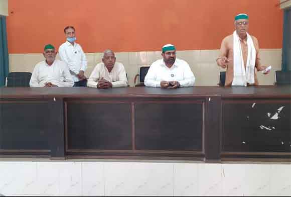 बैठक में किसानो ने जताया रोष