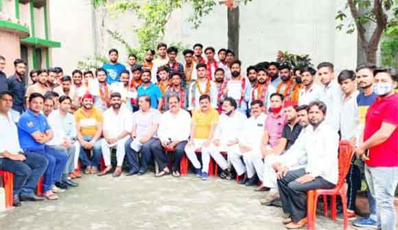 भाजपा, बसपा छोड़ कई युवाओं ने सपा का थामा दामन