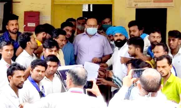 पीडित परिवारों को एक एक करोड रूपये तथा आश्रितो को सरकारी नौकरी दे दिल्ली सरकार: दीपक बौद्व